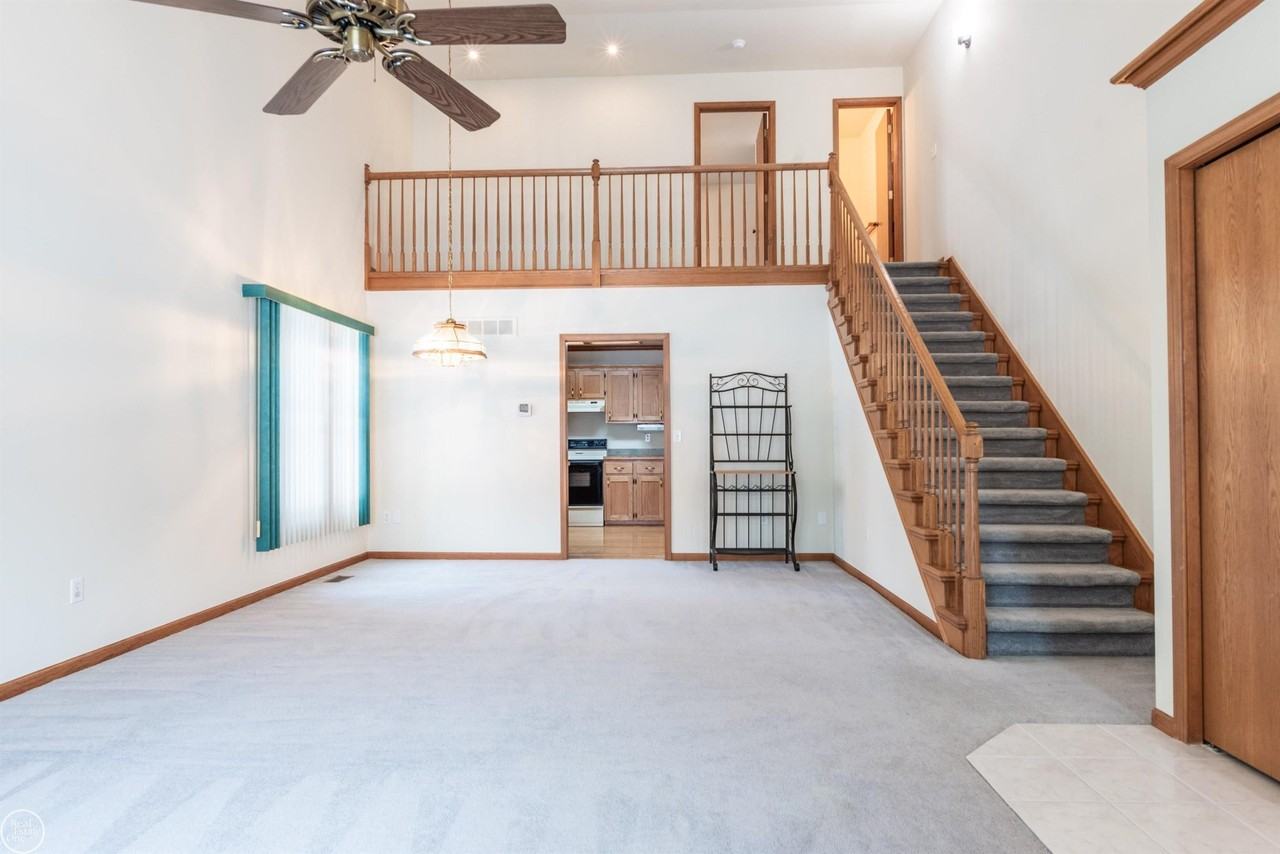 33523 Roselawn St - Photo 2 of 21