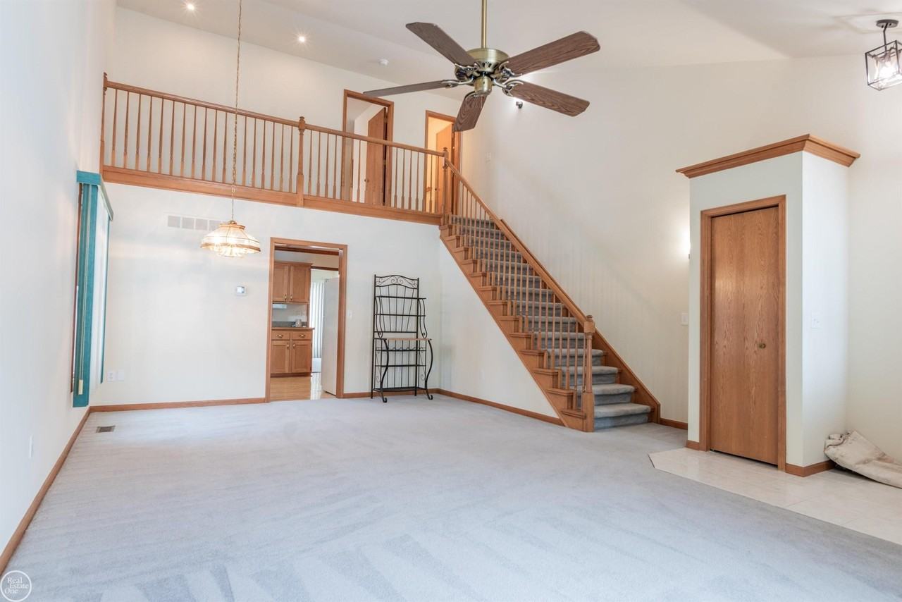 33523 Roselawn St - Photo 3 of 21