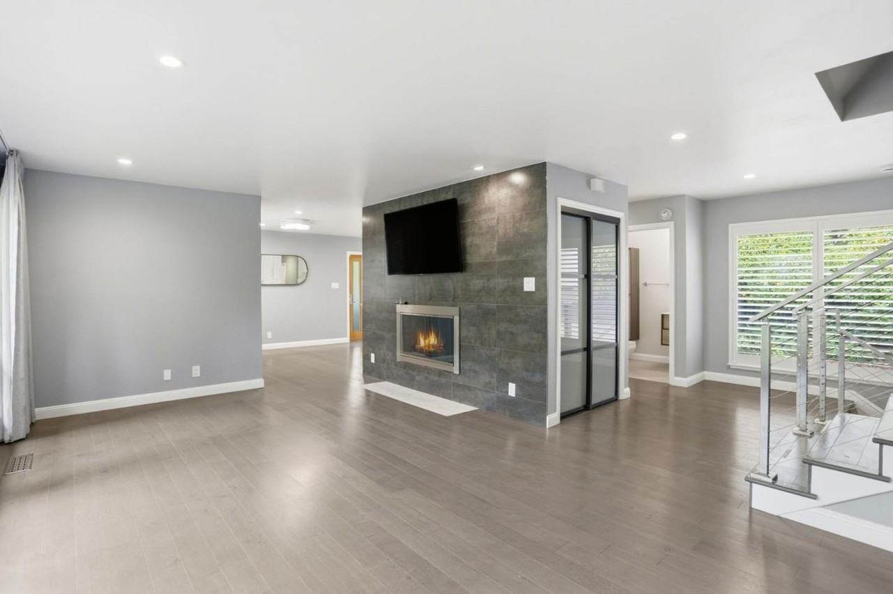 2010 Santa Cruz Ave - Photo 6 of 18