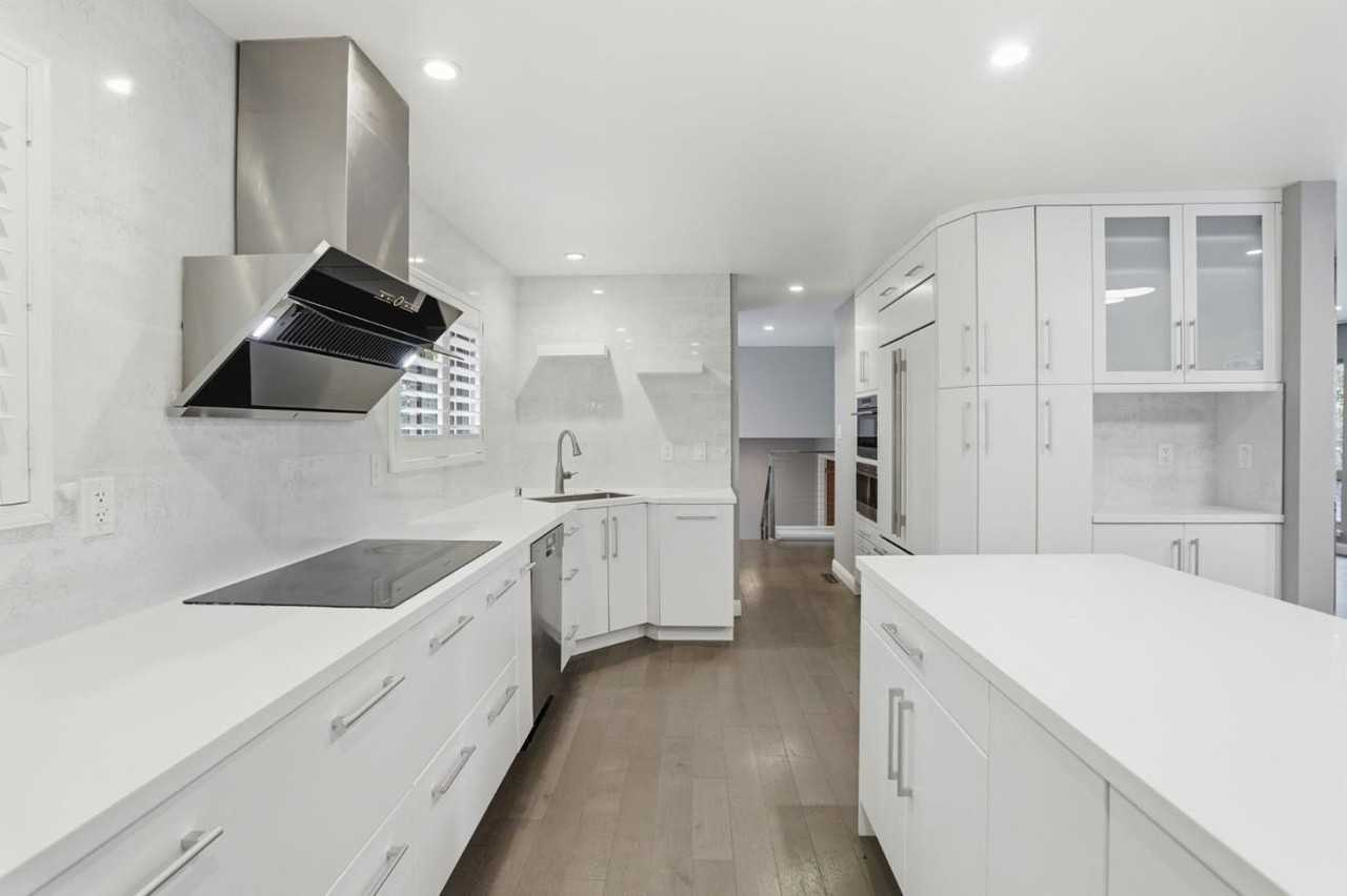 2010 Santa Cruz Ave - Photo 7 of 18