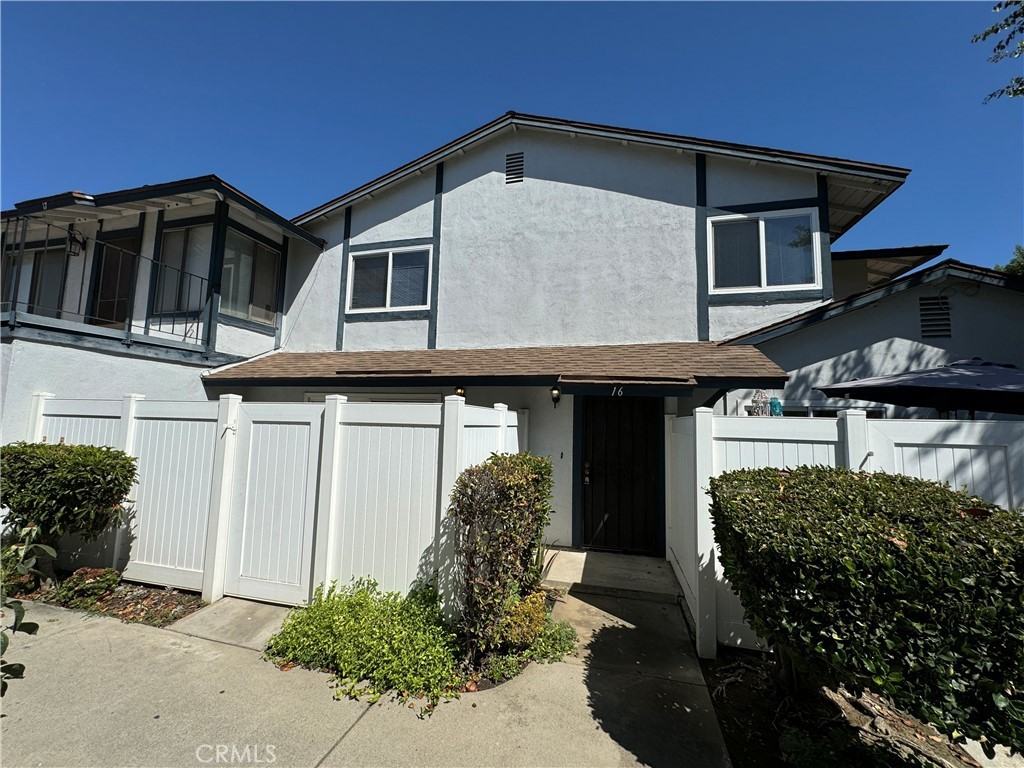 1472 Forest Glen Dr Apt 16 - Photo 2 of 28