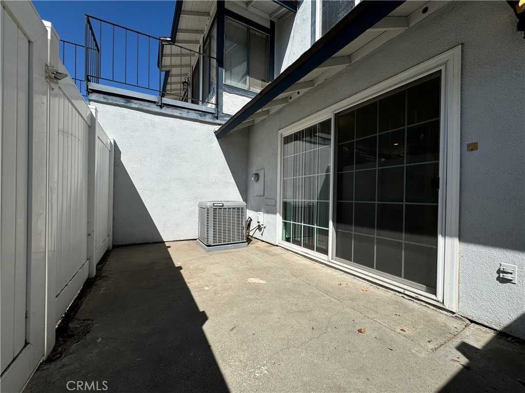 1472 Forest Glen Dr Apt 16 - Photo 4 of 28