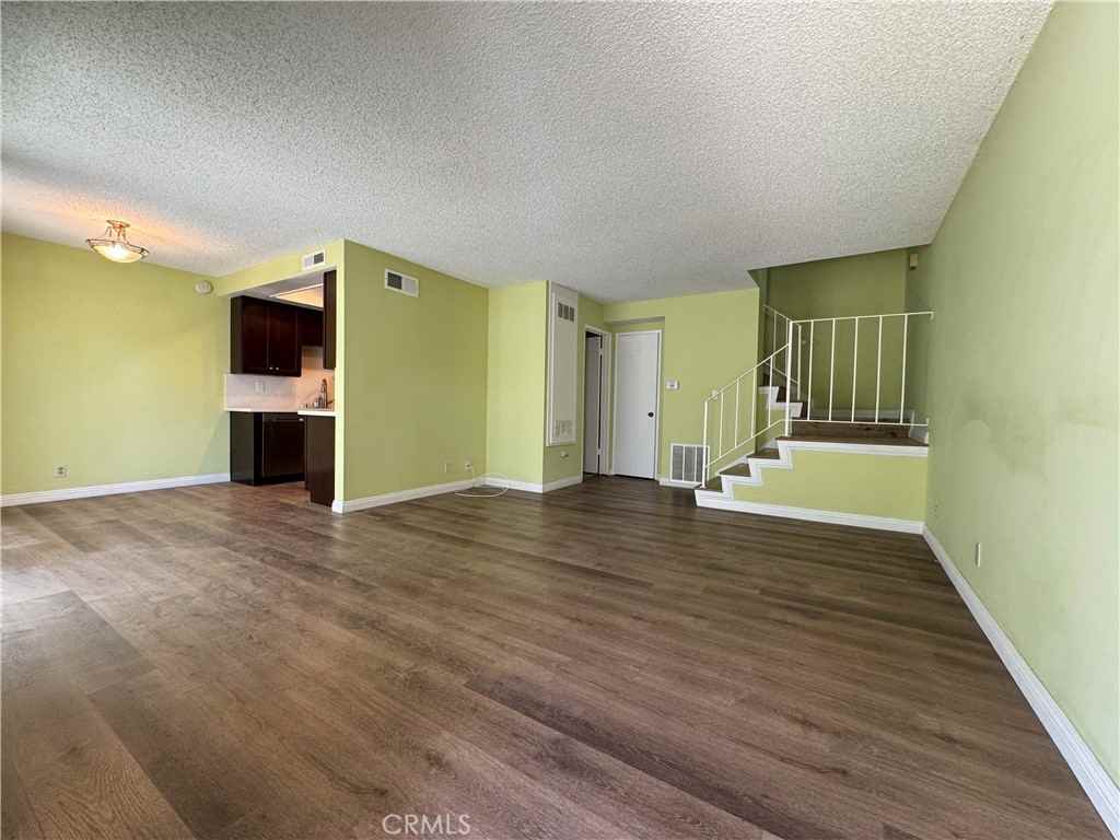 1472 Forest Glen Dr Apt 16 - Photo 5 of 28