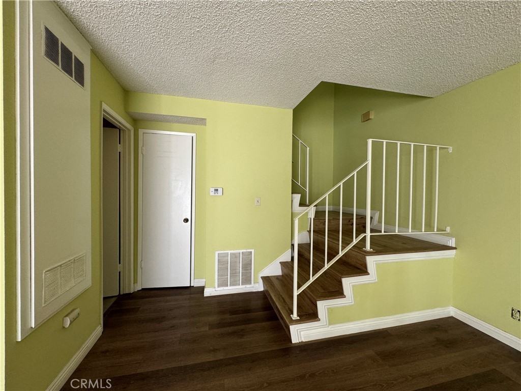 1472 Forest Glen Dr Apt 16 - Photo 7 of 28
