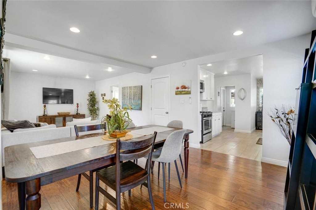 1301 S Hudson Ave - Photo 7 of 38