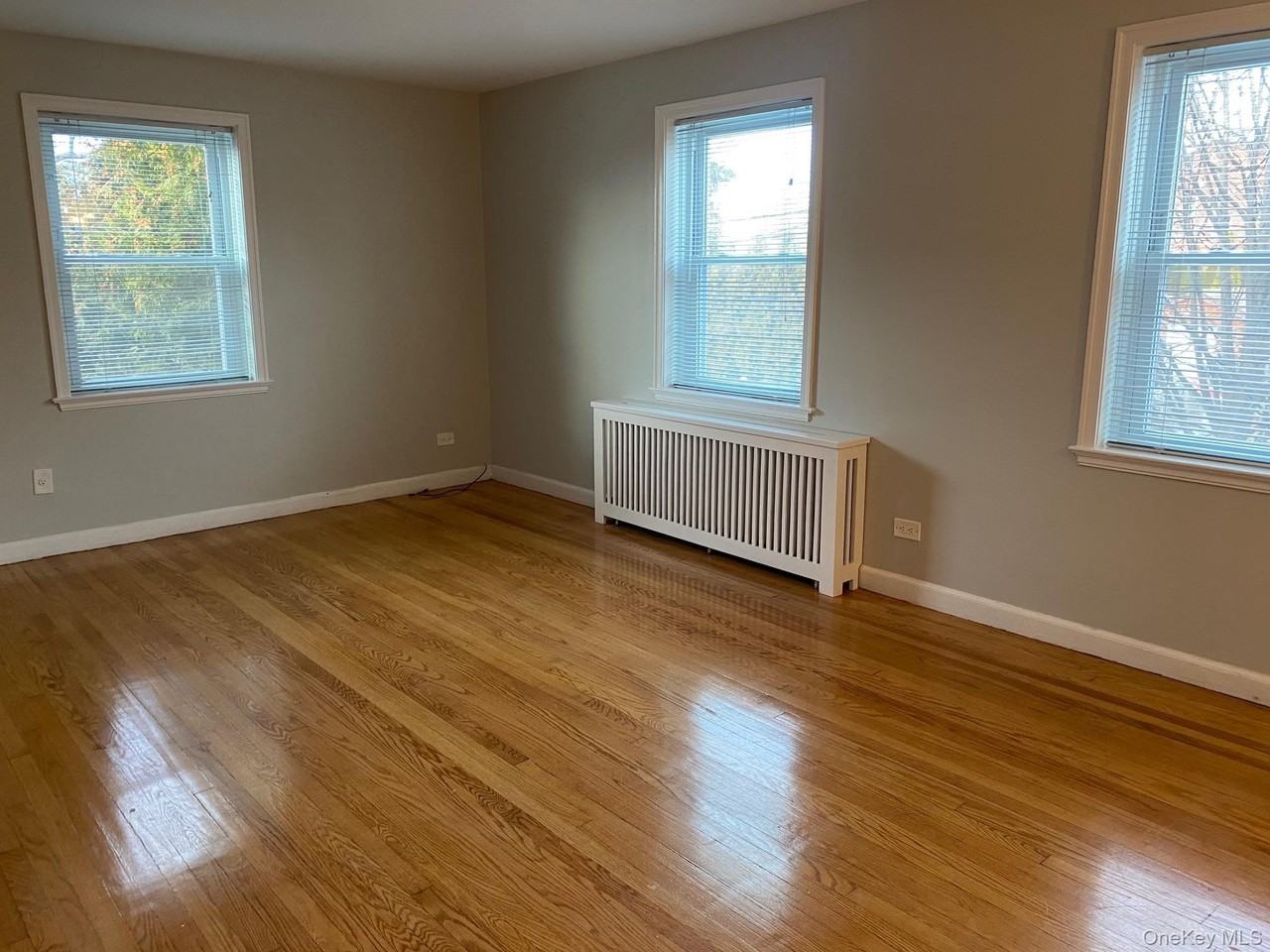 4916 Douglaston Pkwy Apt 2r #2R - Photo 5 of 8