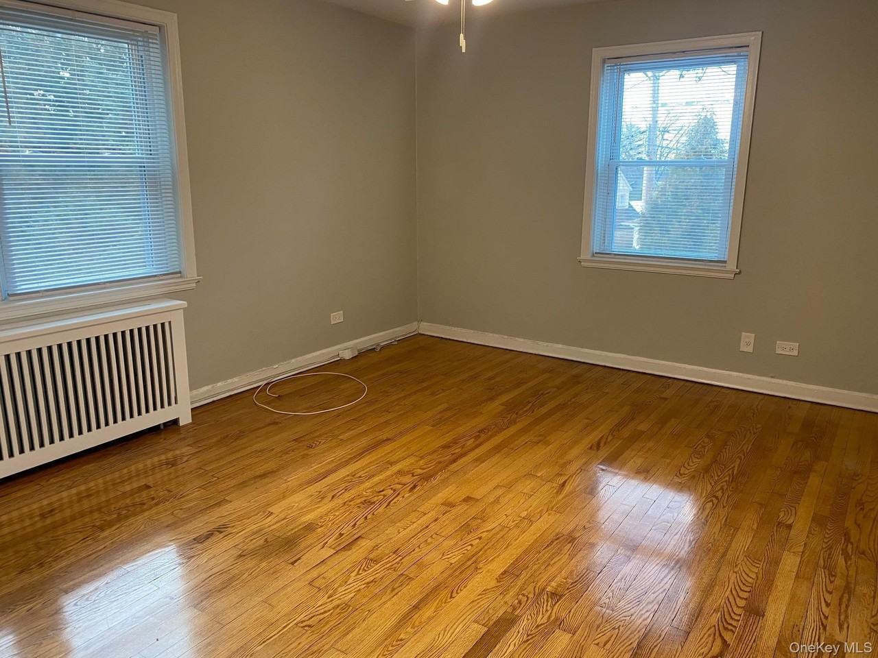 4916 Douglaston Pkwy Apt 2r #2R - Photo 6 of 8