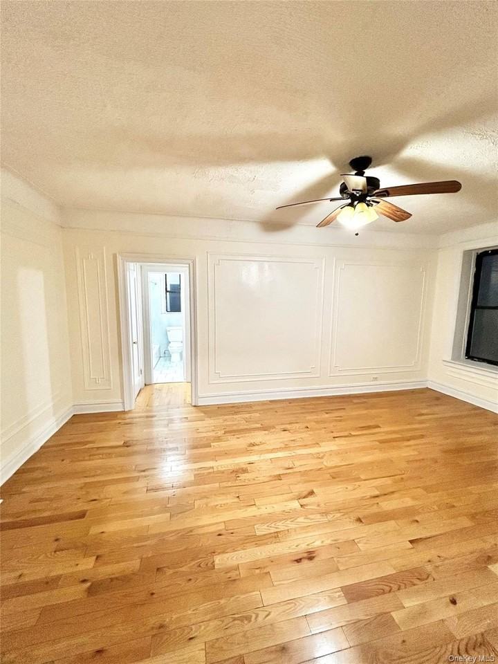 4396 Furman Ave Apt 1b #1B - Photo 3 of 7