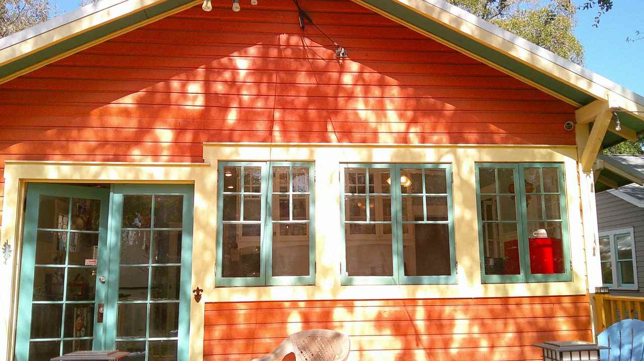 303 E Plymouth St - Photo 2 of 34