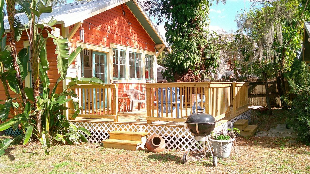 303 E Plymouth St - Photo 3 of 34