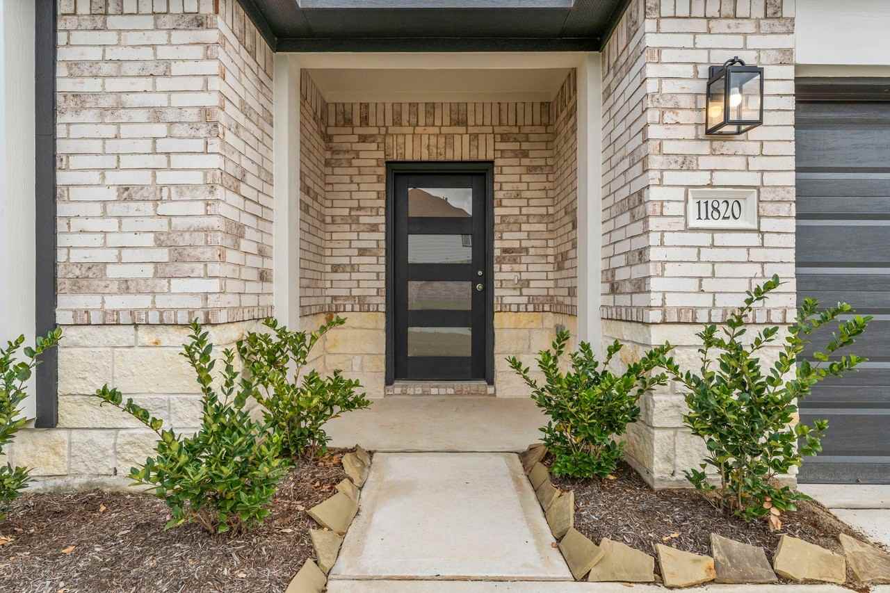 11820 Whirlaway Dr - Photo 4 of 40