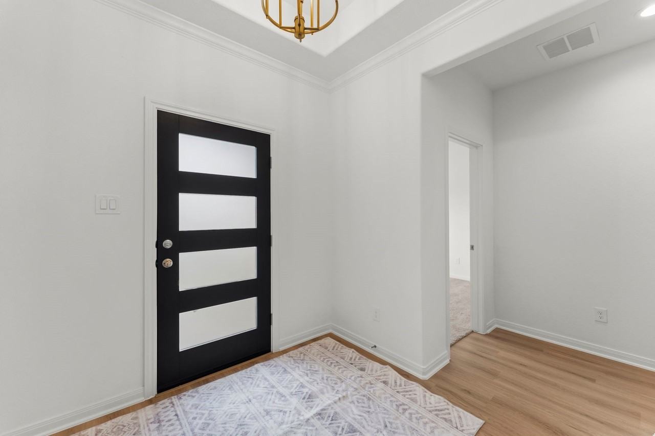 11820 Whirlaway Dr - Photo 6 of 40