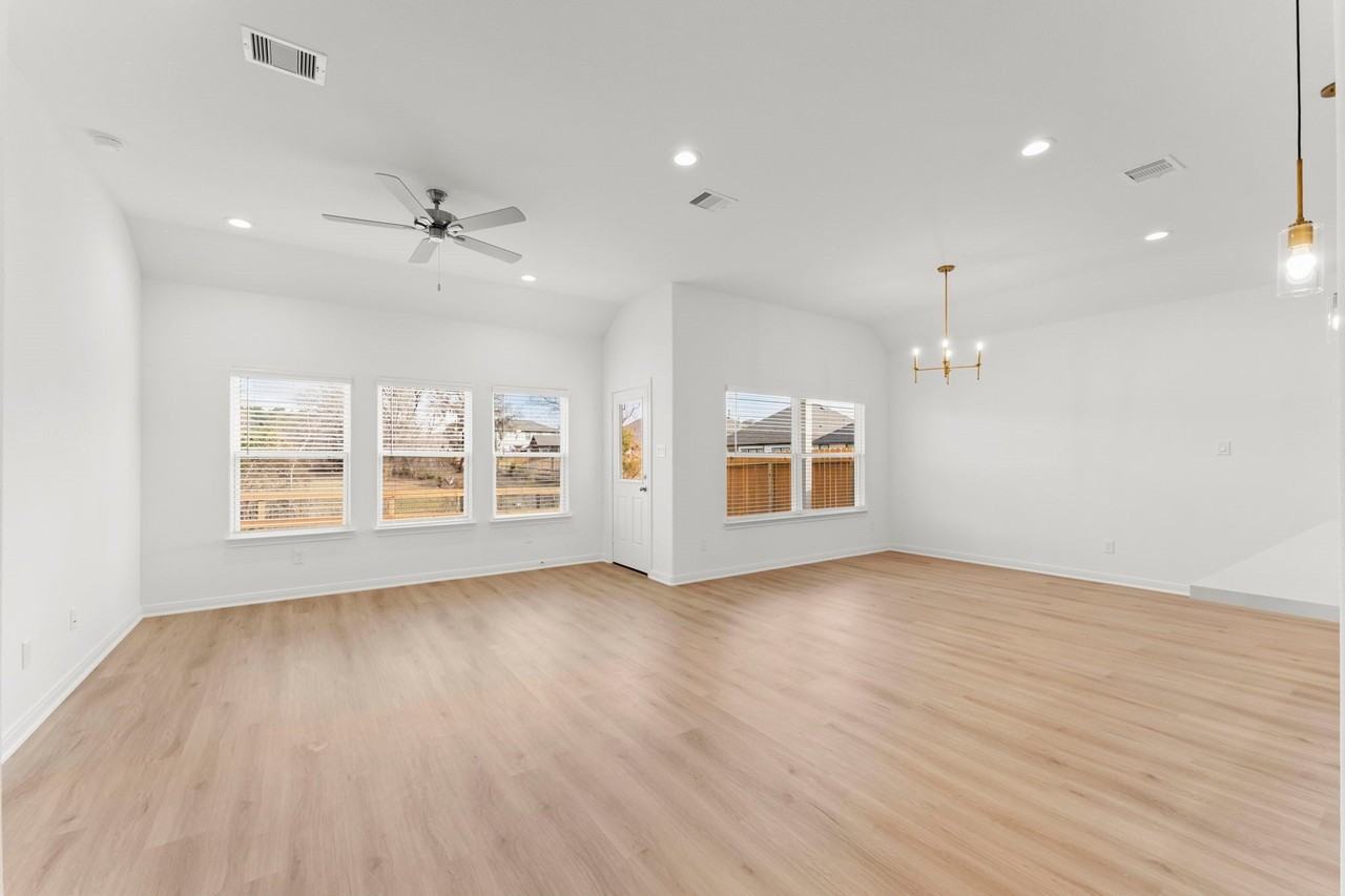 11820 Whirlaway Dr - Photo 7 of 40