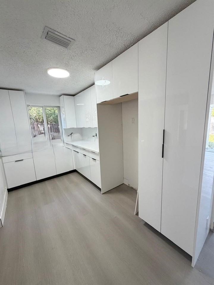 3860 Nw 208th St - Photo 7 of 8