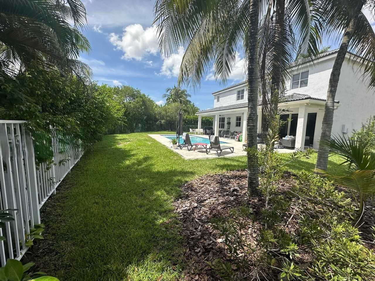 1063 Sunflower Cir - Photo 5 of 8