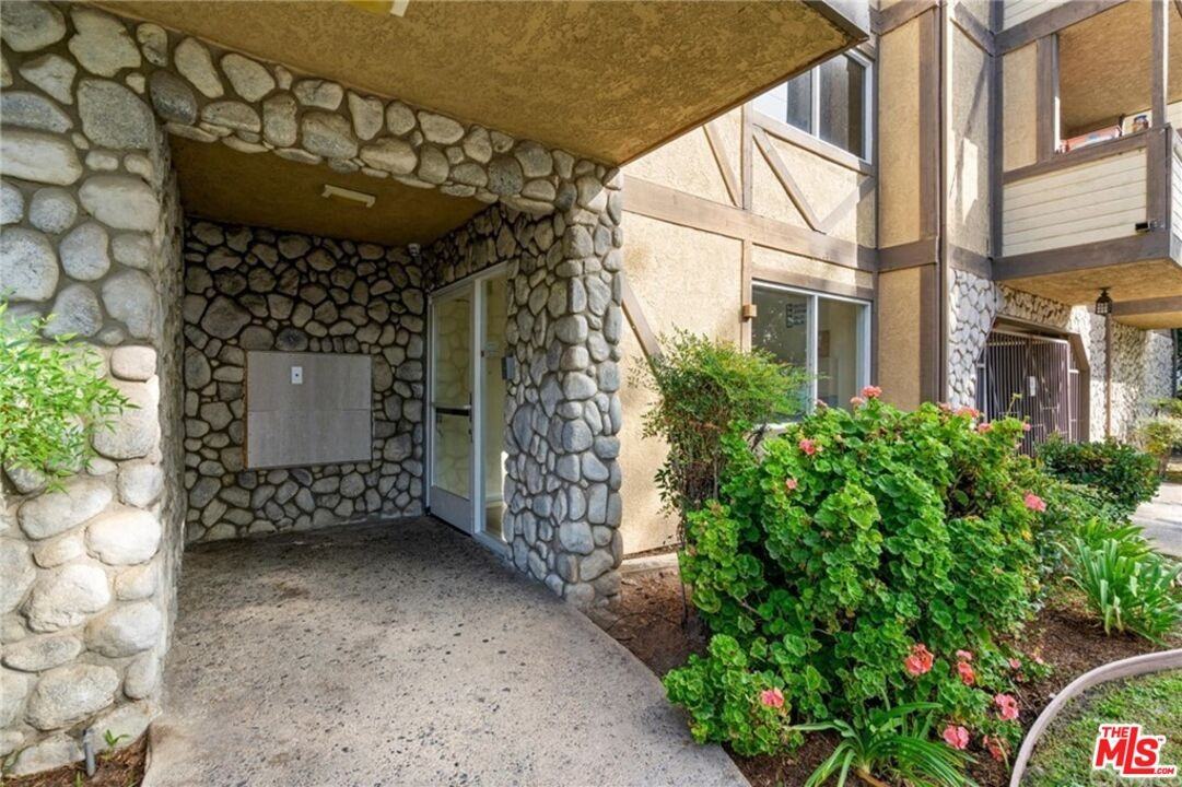 2925 E Spaulding St - Photo 4 of 17