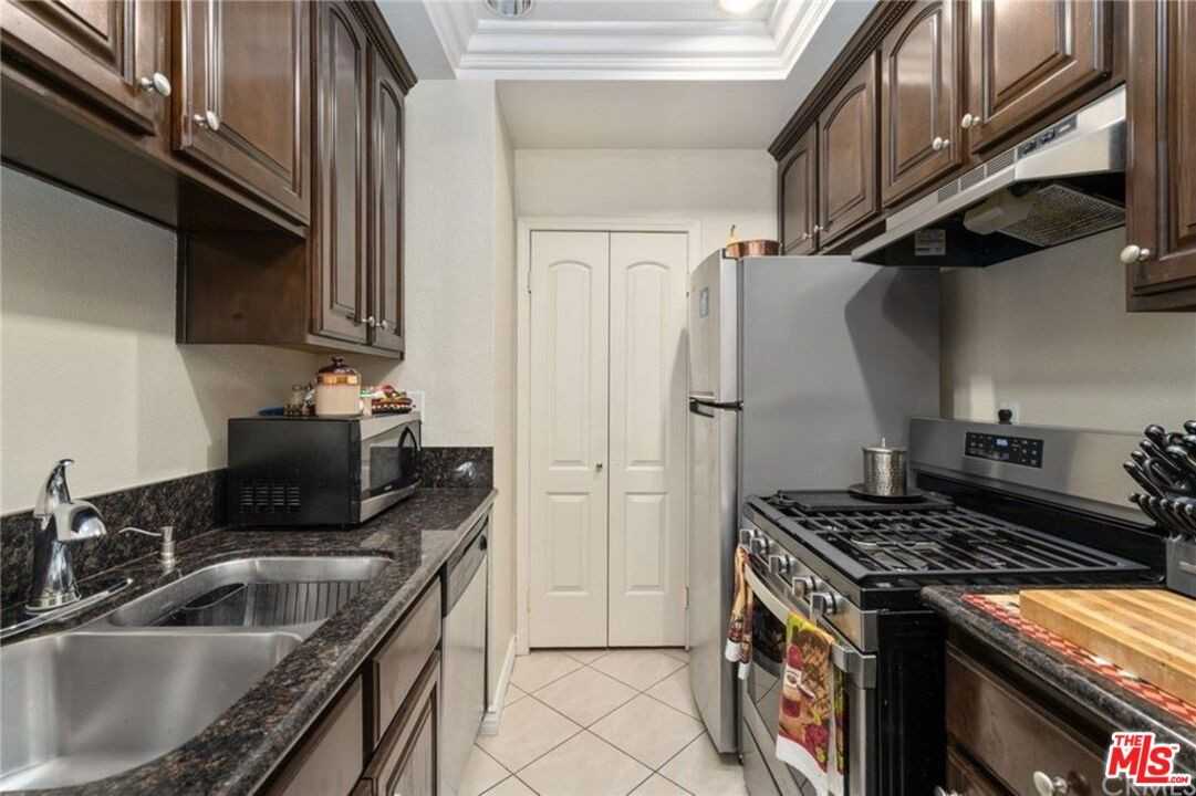 2925 E Spaulding St - Photo 7 of 17