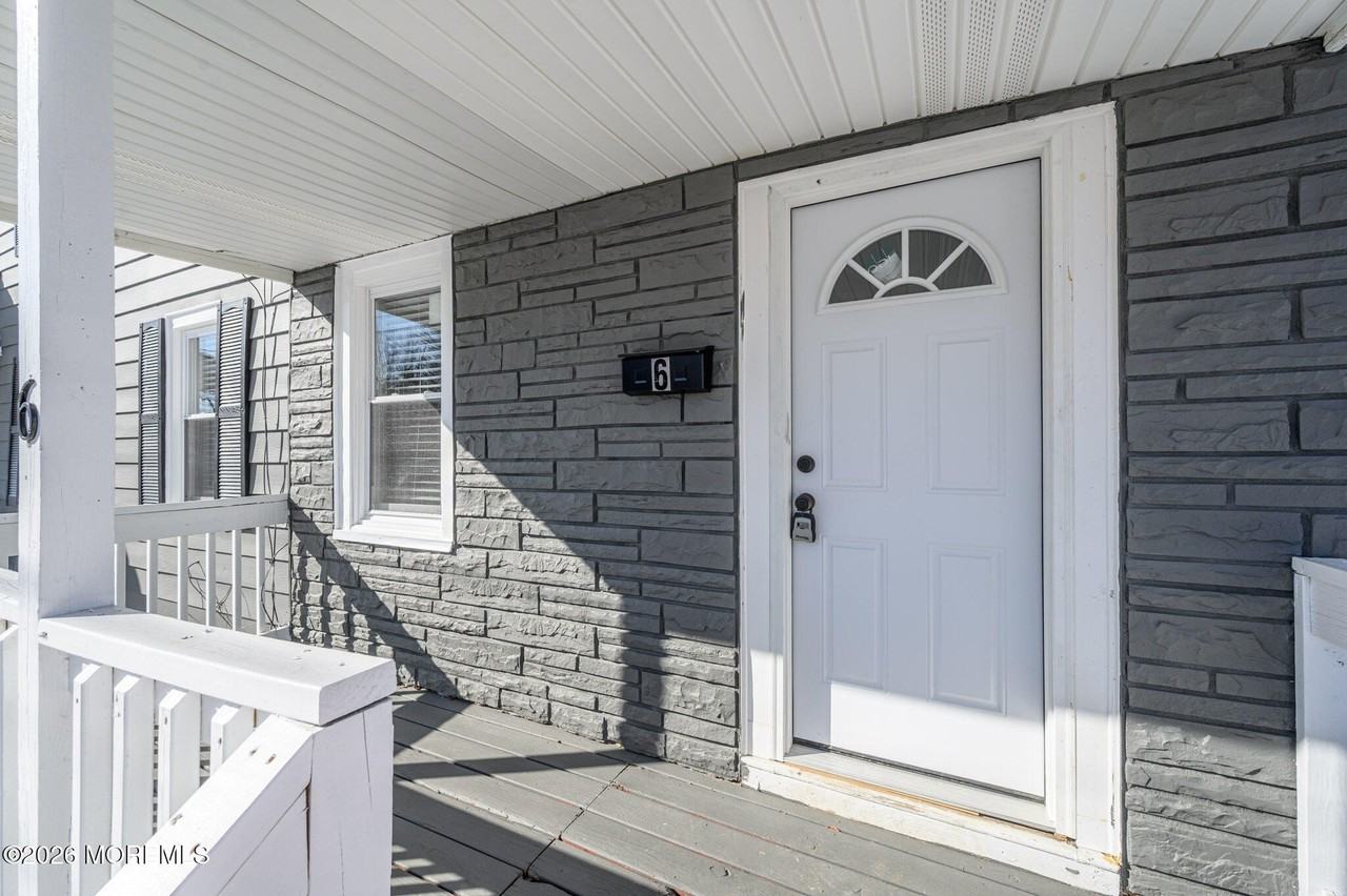 8 Orchard St - Photo 2 of 34