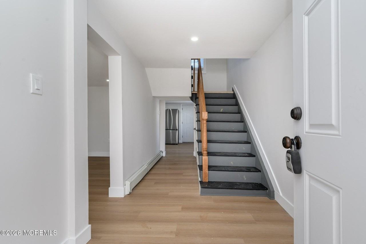 8 Orchard St - Photo 3 of 34