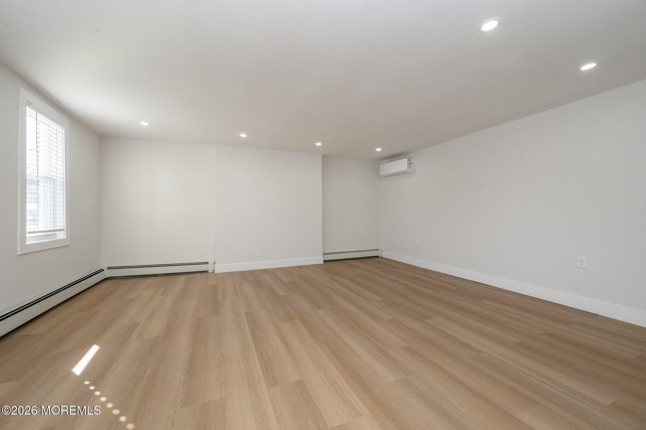 8 Orchard St - Photo 4 of 34