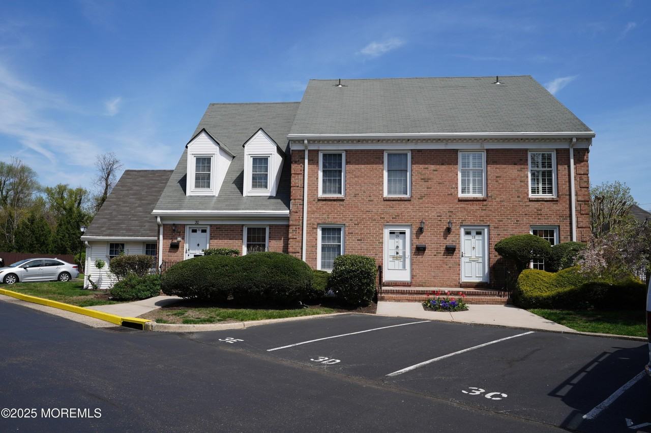 18 Wyckham Rd - Photo 2 of 39