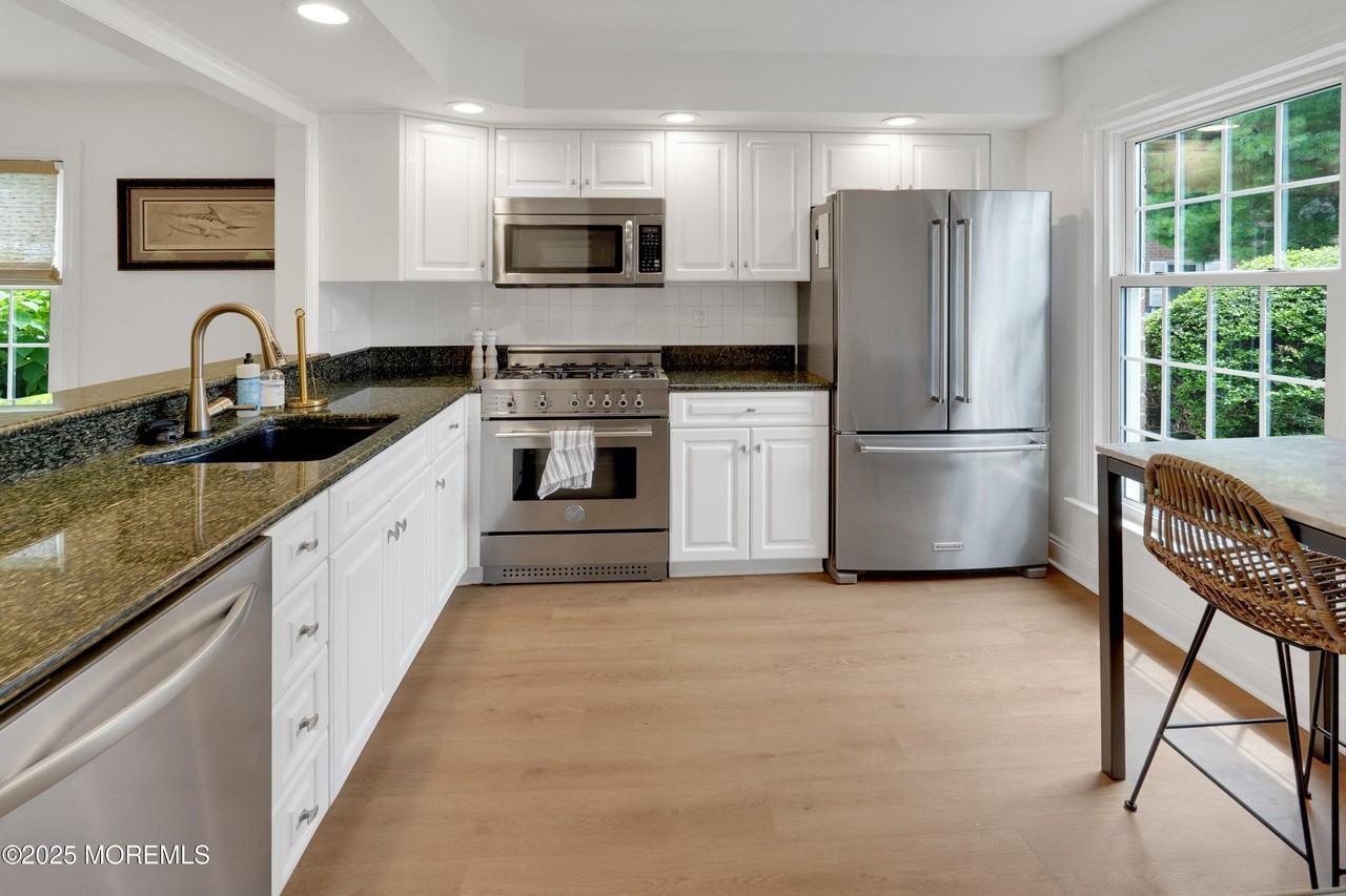 18 Wyckham Rd - Photo 4 of 39