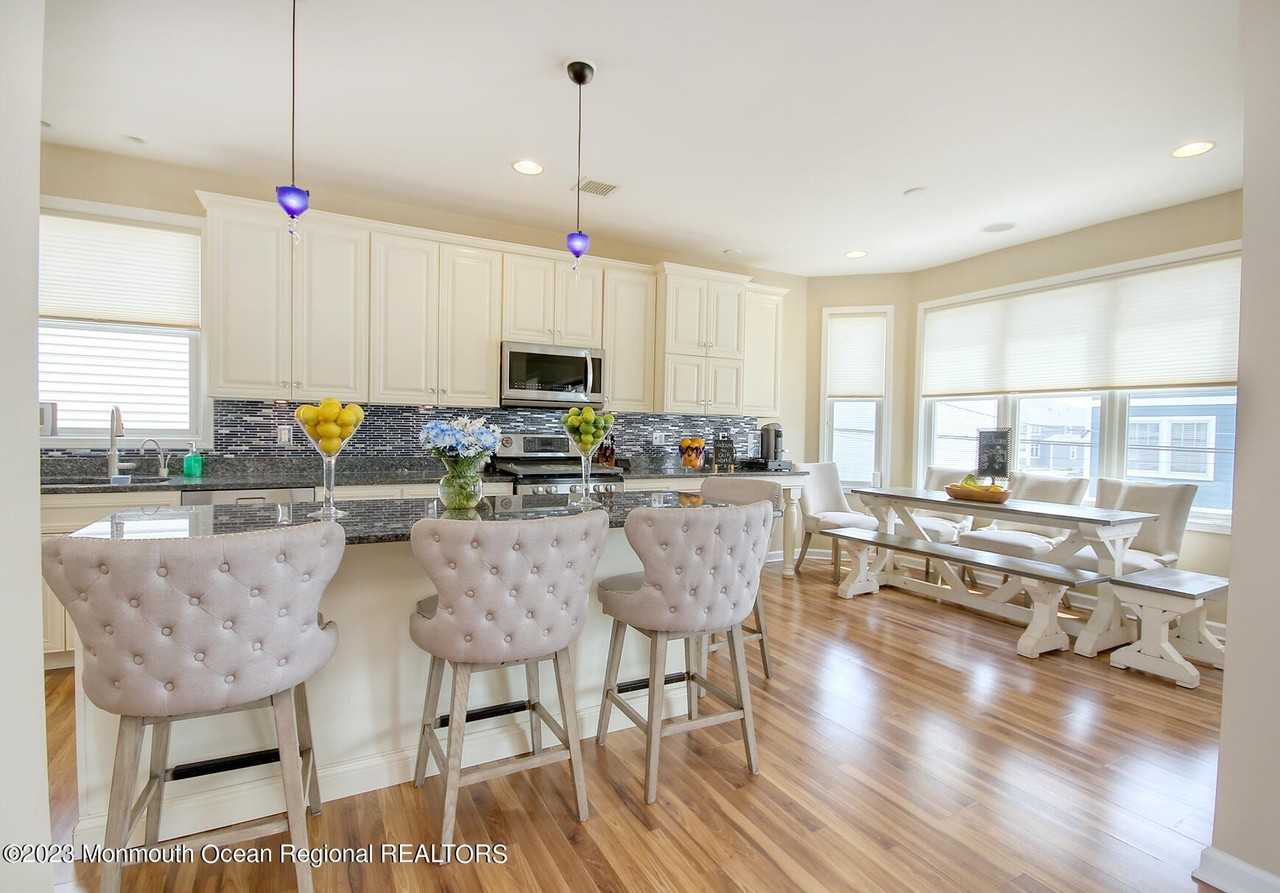 207 Ceylon Ave - Photo 7 of 50