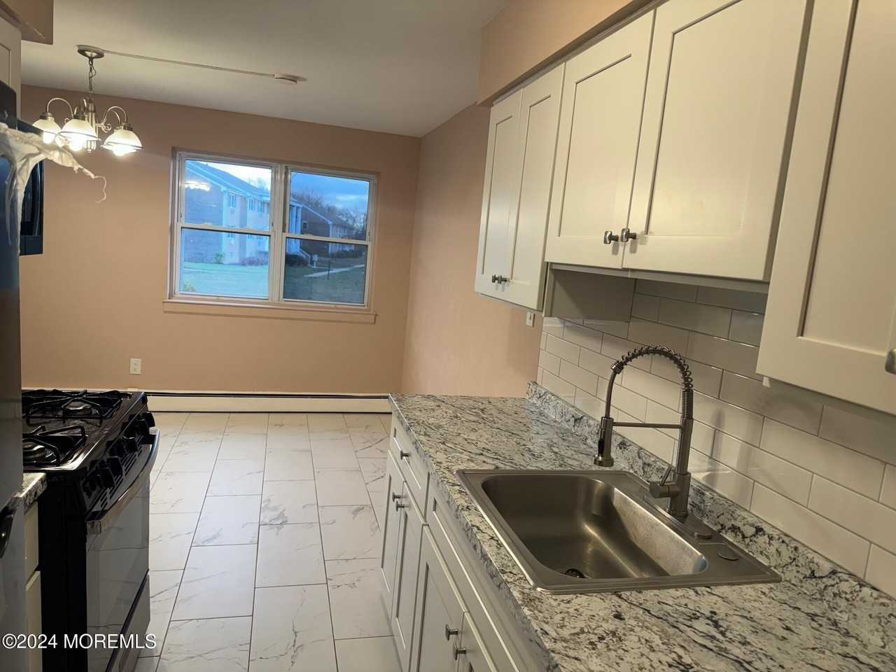 16 Manchester Ct Apt C #C - Photo 4 of 19