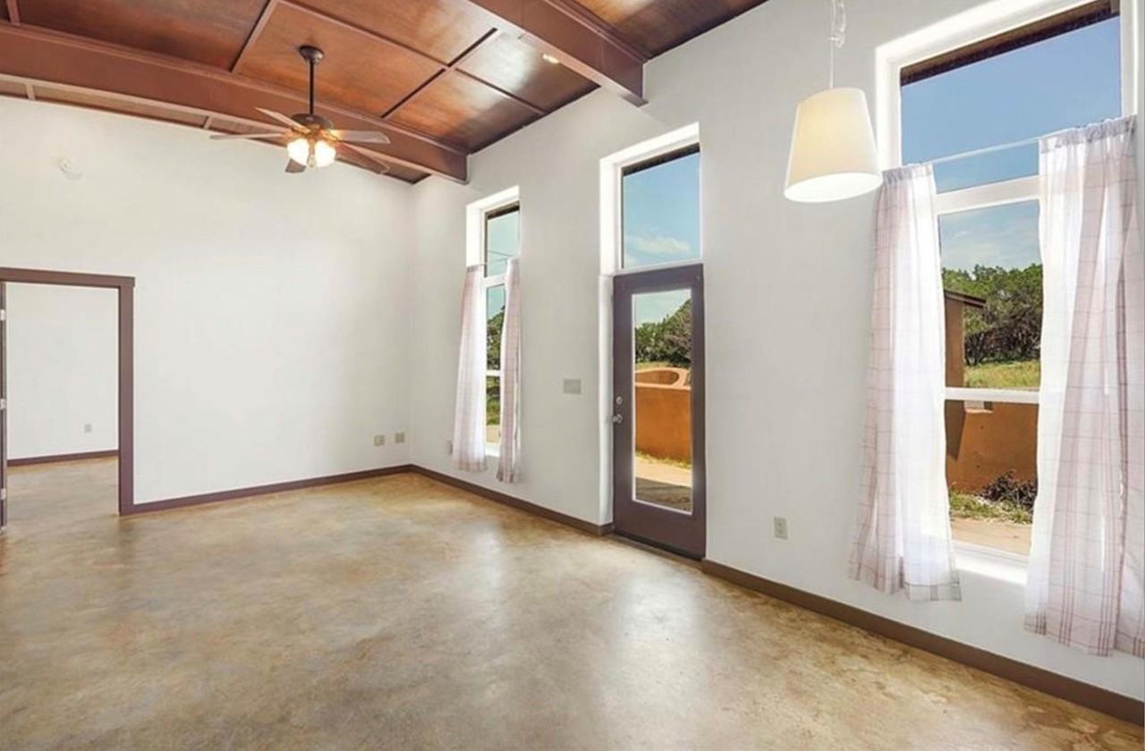 658 Maple Ln - Photo 2 of 18