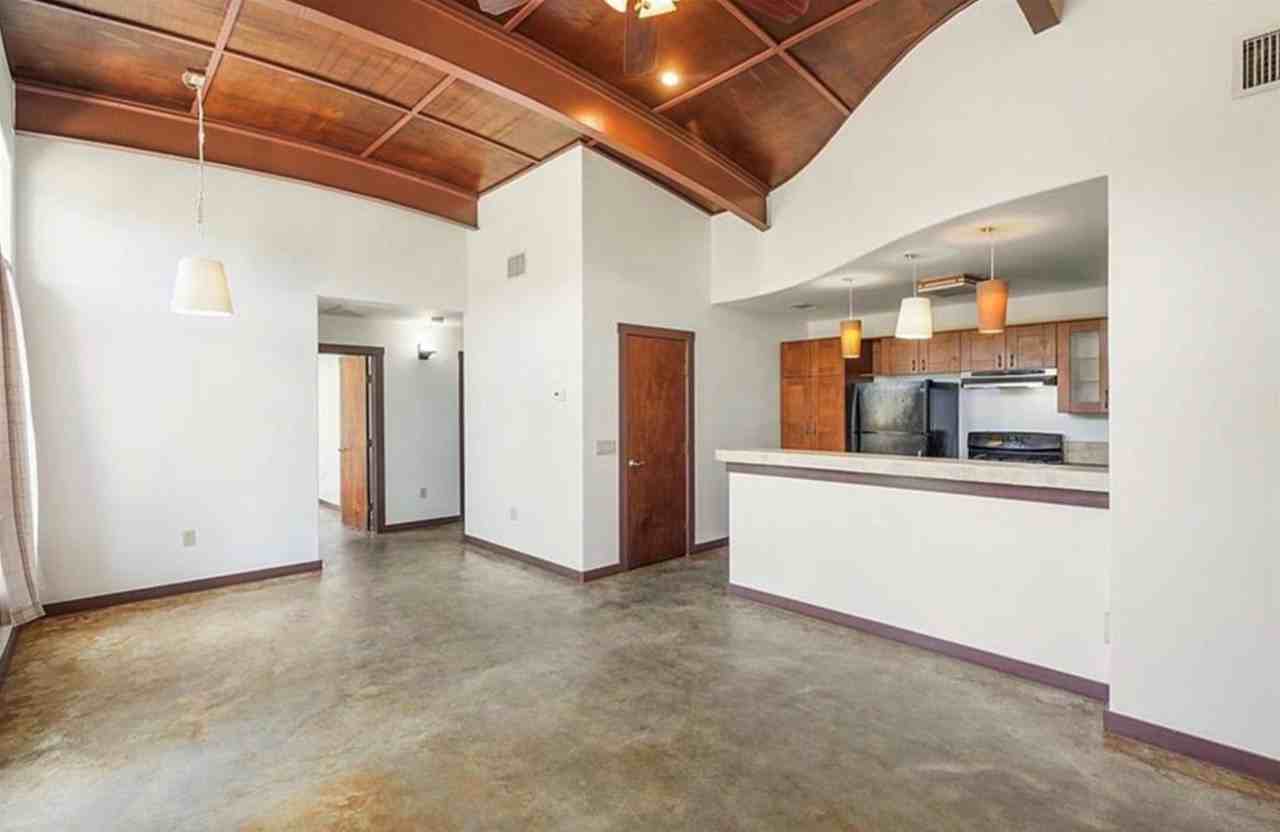 658 Maple Ln - Photo 3 of 18