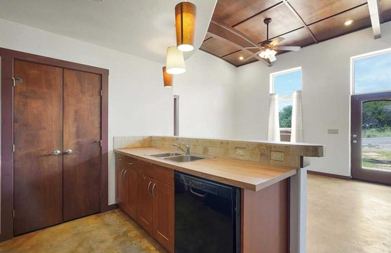 658 Maple Ln - Photo 4 of 18