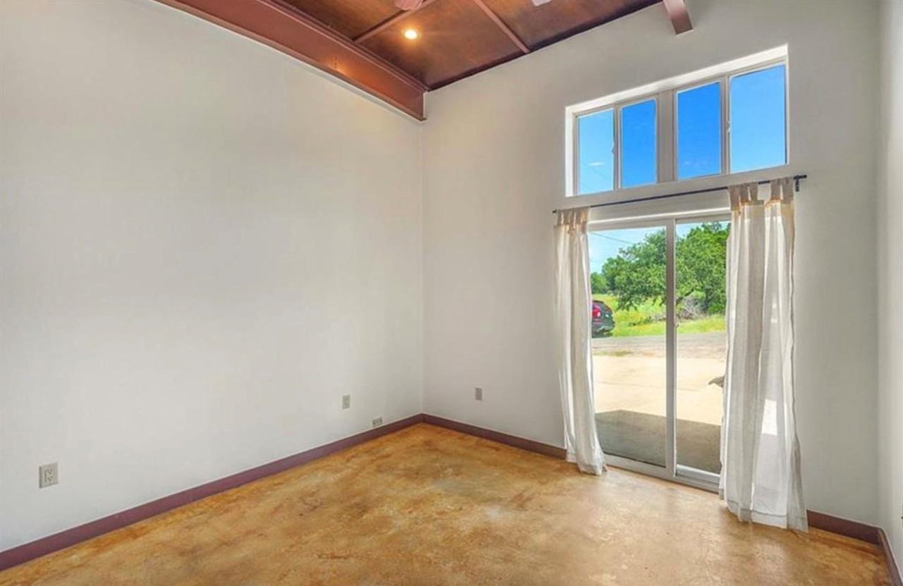 658 Maple Ln - Photo 7 of 18