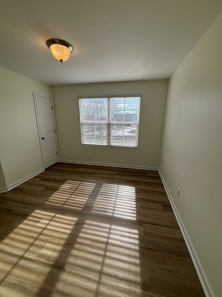 1804 Riverbirch Ln - Photo 7 of 25