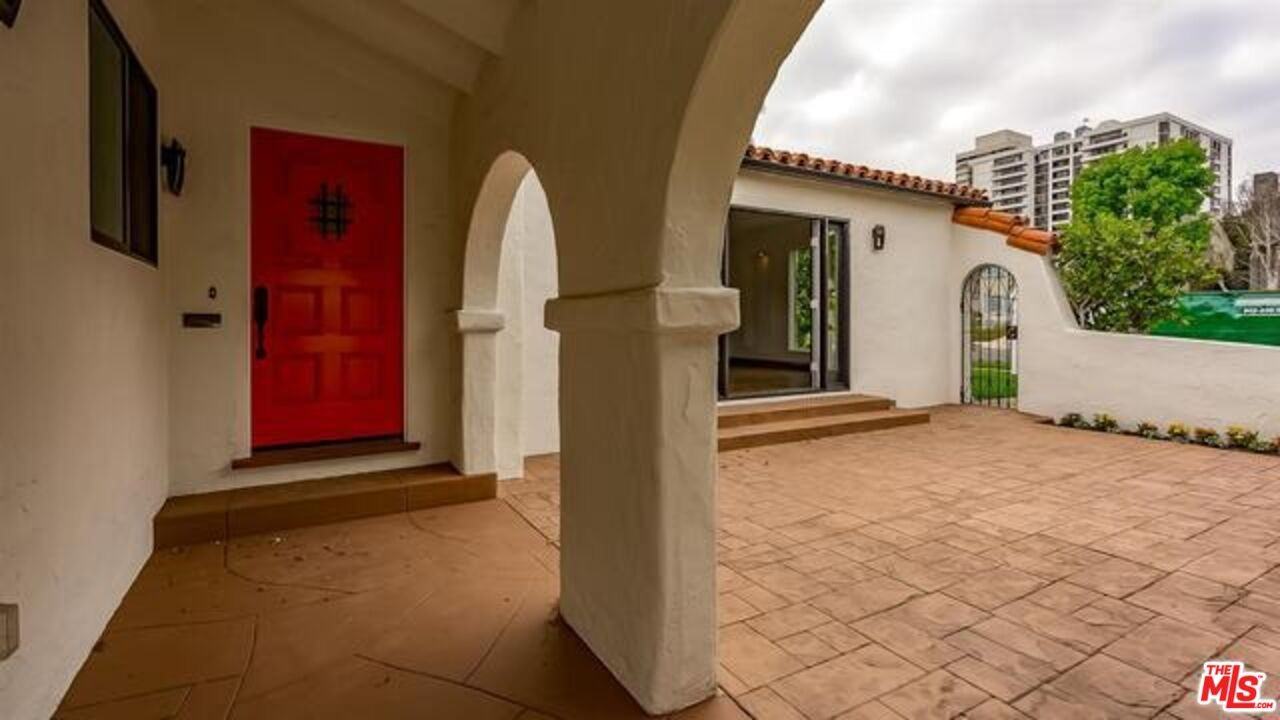 10634 Wellworth Ave - Photo 2 of 20