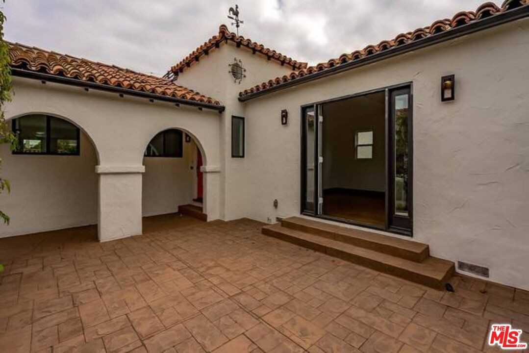 10634 Wellworth Ave - Photo 4 of 20