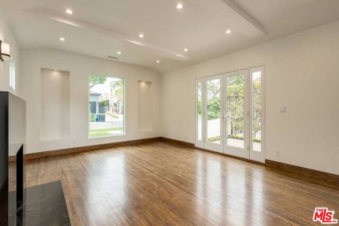 10634 Wellworth Ave - Photo 5 of 20