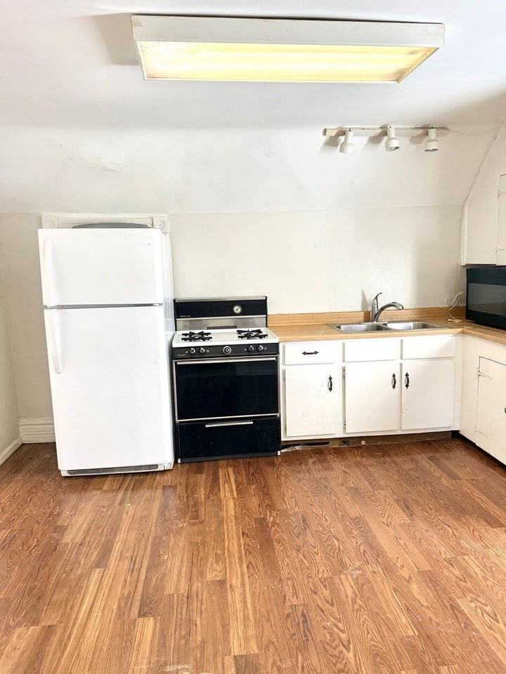 674 Saint Charles Street unit: Upper - Photo 4 of 13