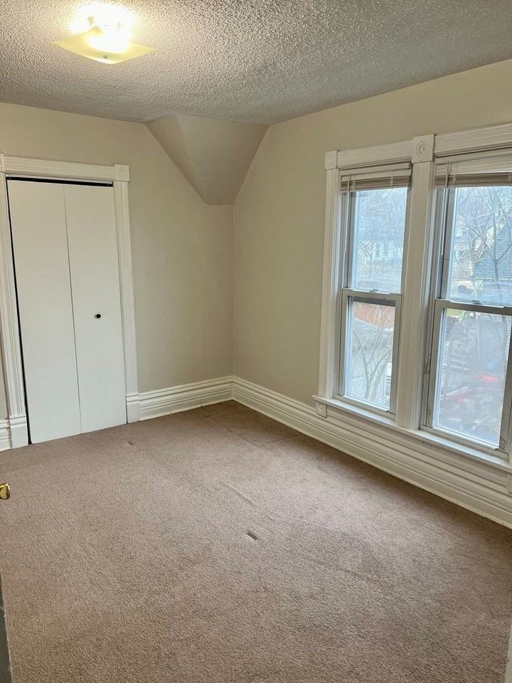 674 Saint Charles Street unit: Upper - Photo 6 of 13