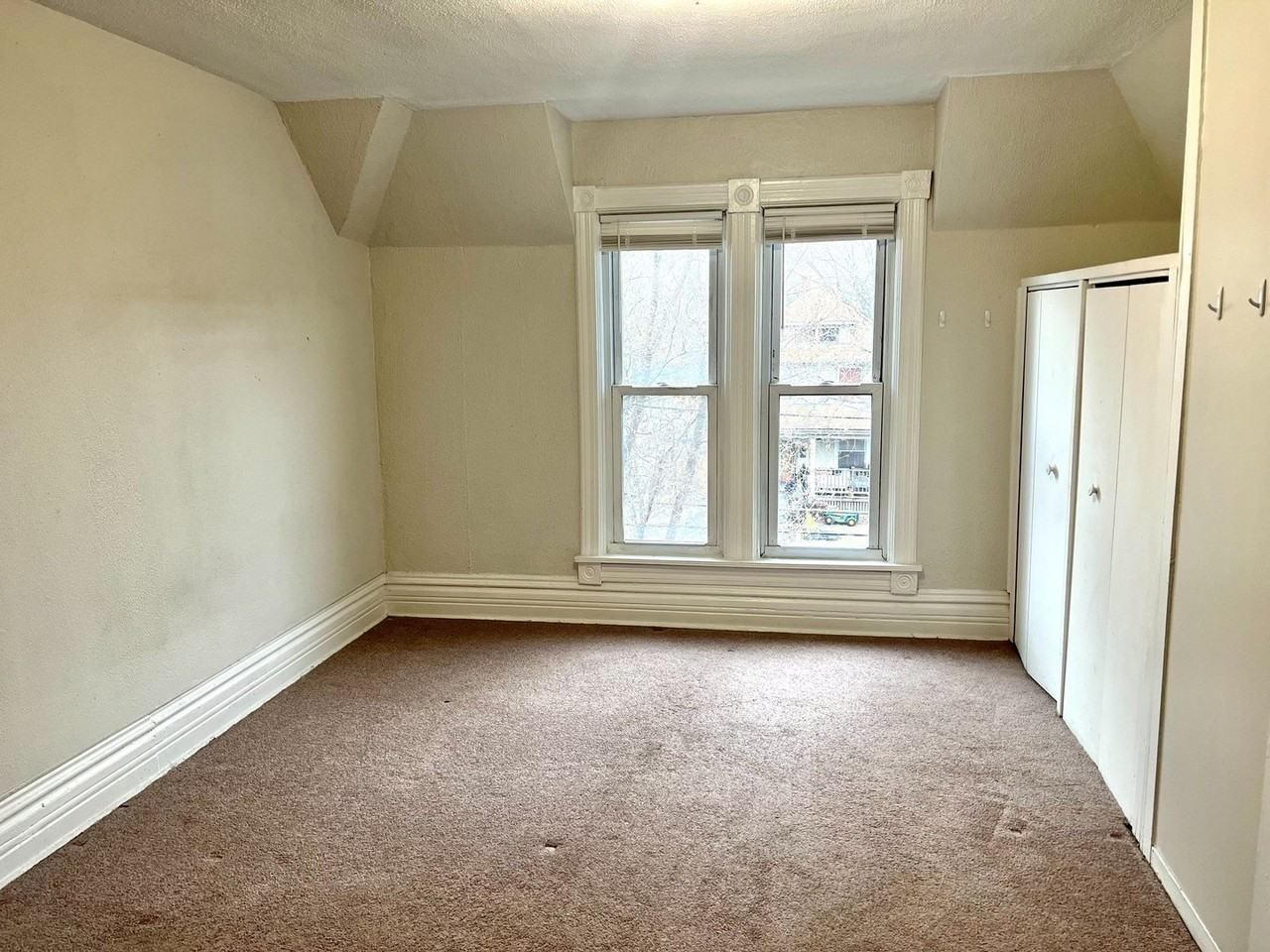 674 Saint Charles Street unit: Upper - Photo 7 of 13