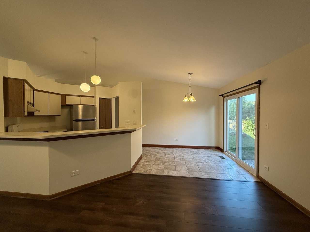 1335 Fountain Green Dr - Photo 3 of 12