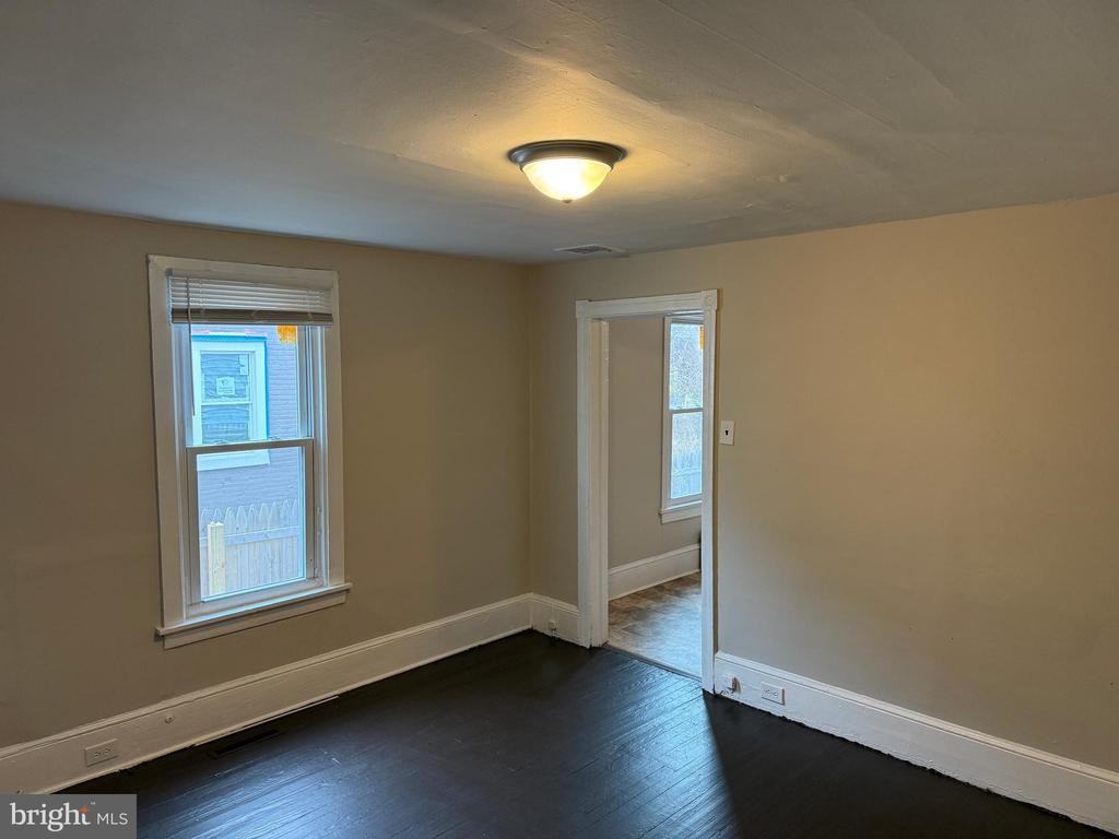 515 Linden Ave - Photo 6 of 14