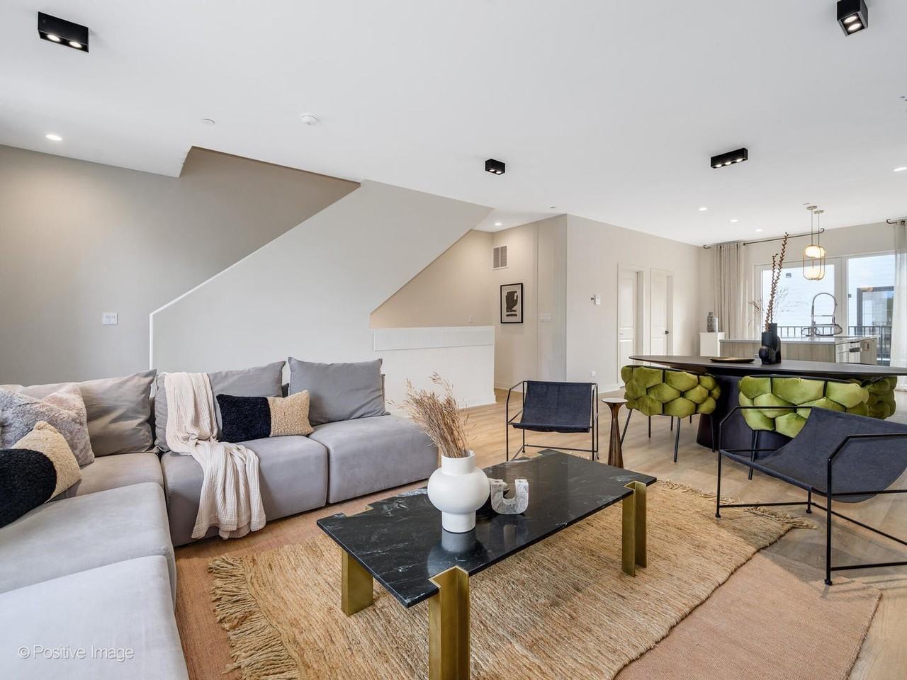 3010 Birch Ln - Photo 4 of 25