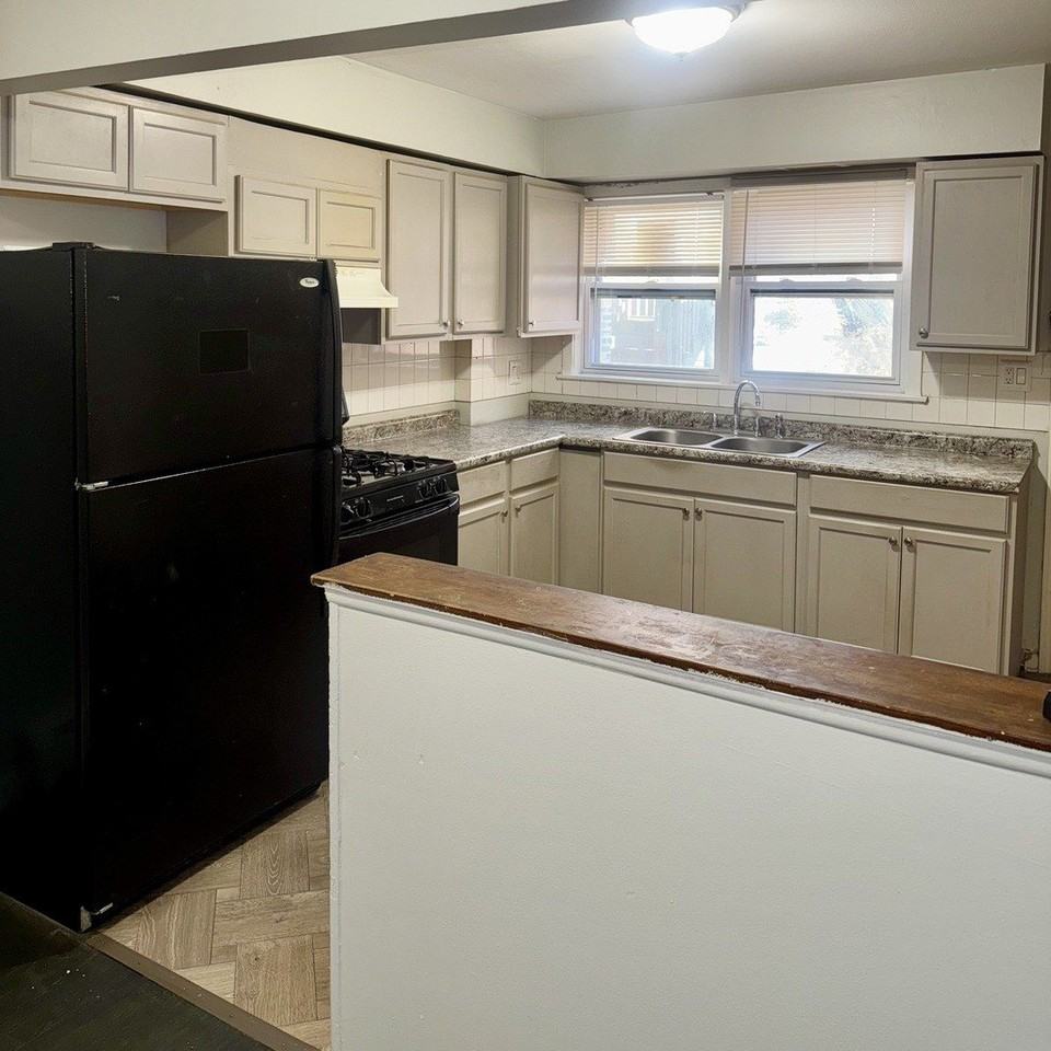 6235 N Mozart St Apt 1 #1 - Photo 2 of 8