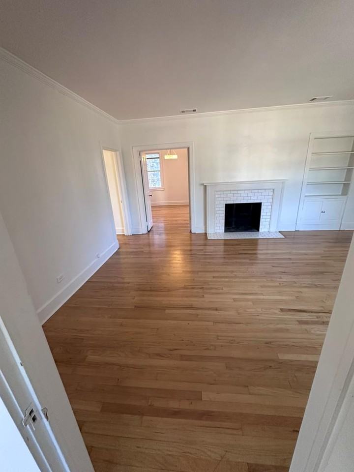 1111 N Madison St - Photo 4 of 10