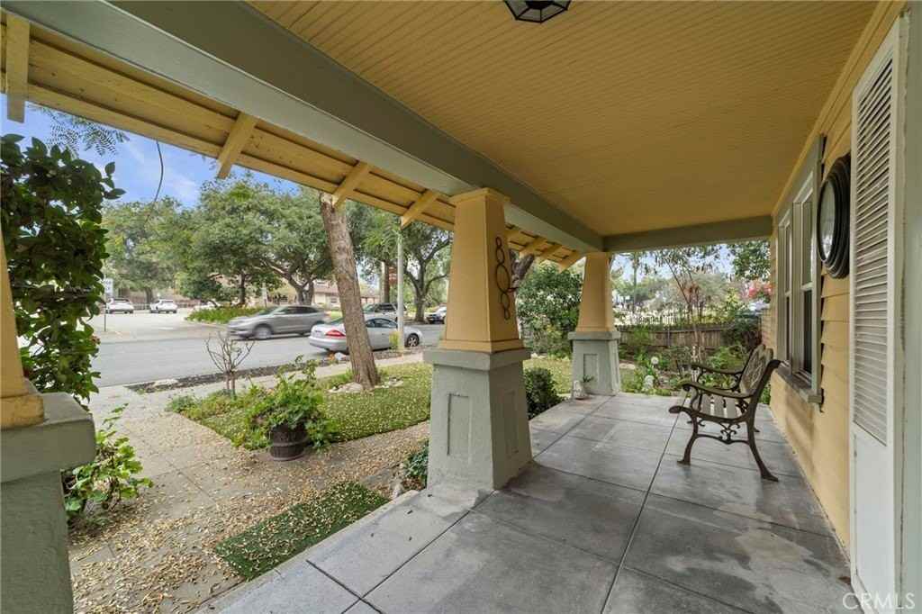 316 E Foothill Blvd - Photo 4 of 32