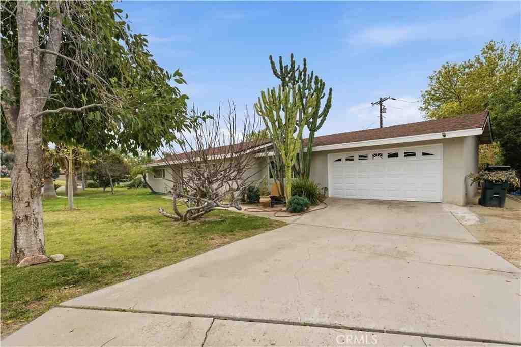 3920 El Camino Dr - Photo 2 of 33