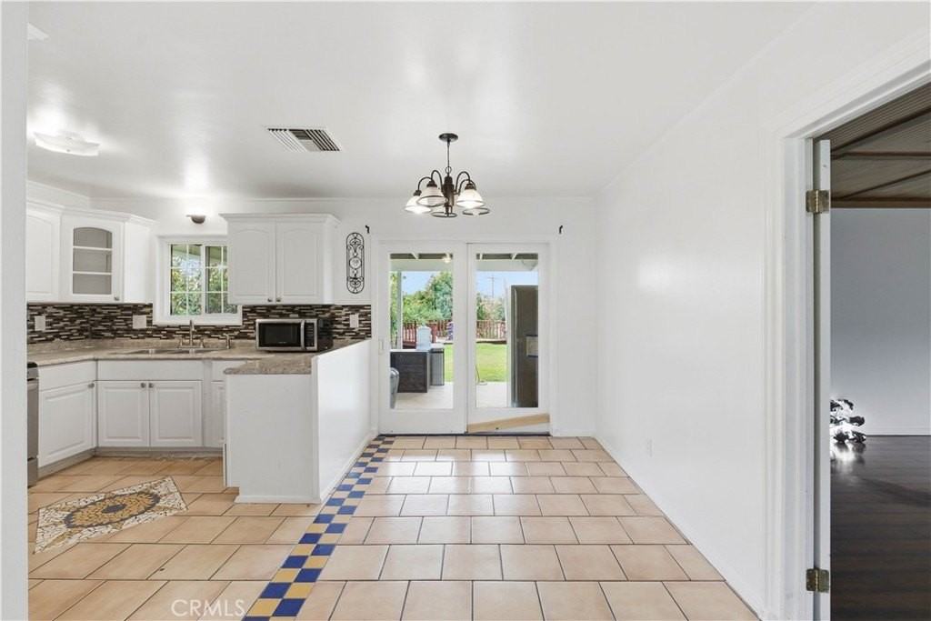 3920 El Camino Dr - Photo 3 of 33