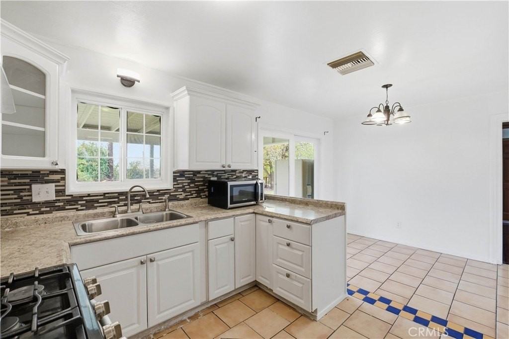 3920 El Camino Dr - Photo 4 of 33