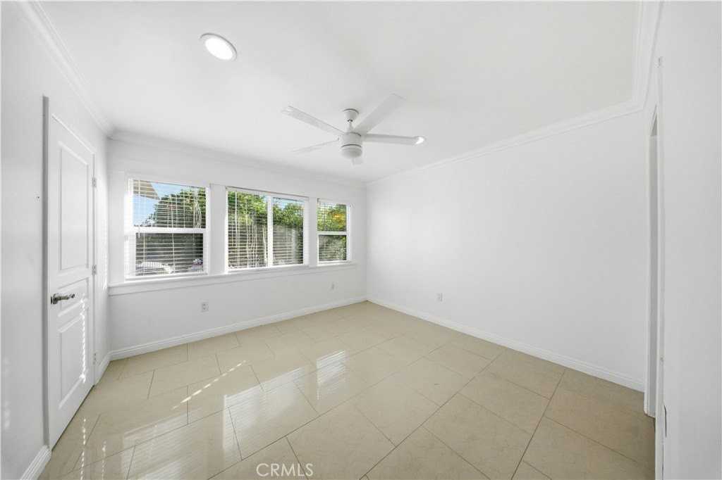 6325 Marbrisa Ave - Photo 3 of 25