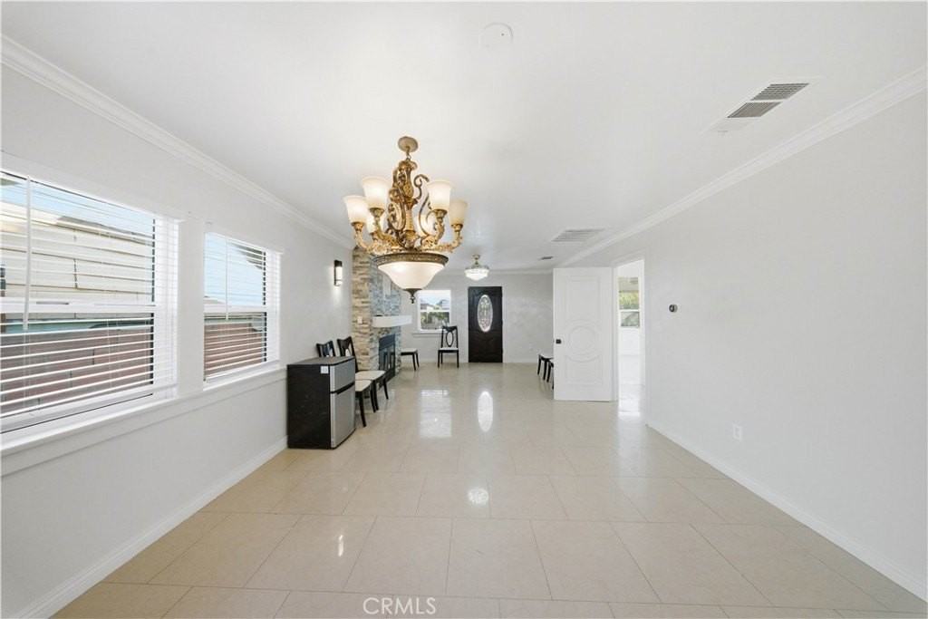 6325 Marbrisa Ave - Photo 5 of 25